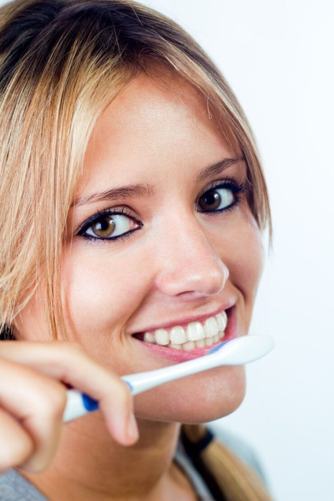 Comment garder tes dents éclatantes avec le détartrage dents : tout ce que tu dois savoir !