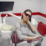 Tout ce que vous devez savoir sur le blanchiment dentaire chez le dentiste : votre guide pour un sourire éclatant