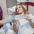 Vous vous demandez combien coûte un blanchiment dentaire chez le dentiste ?