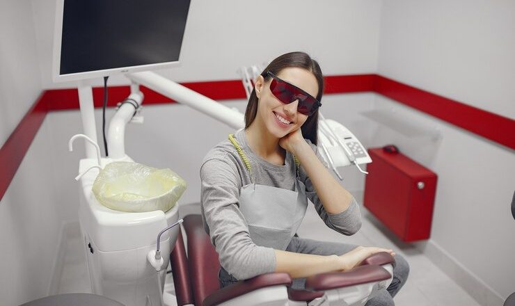 Tout ce que vous devez savoir sur le blanchiment dentaire chez le dentiste : votre guide pour un sourire éclatant