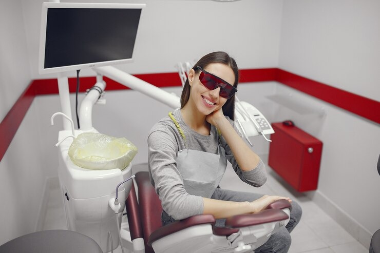Tout ce que vous devez savoir sur le blanchiment dentaire chez le dentiste : votre guide pour un sourire éclatant