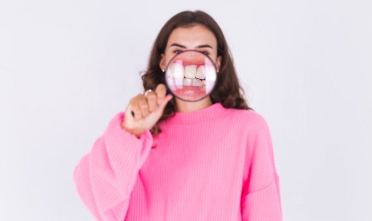 Blanchir dents : Comment obtenir un sourire éclatant sans te ruiner ?