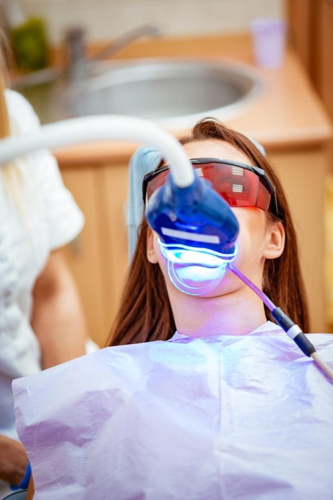 Tu veux un sourire qui claque ? Tout savoir sur le blanchiment des dents avec ton dentiste !