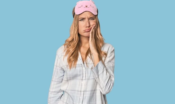 Comment Soulager un Mal de Dent Sensible au Chaud ou au Froid : Tout ce que Vous Devez Savoir