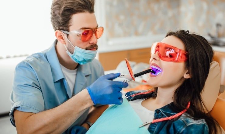 Détartrage et Blanchiment Dentaire Prix : Tout Savoir pour un Sourire au Top