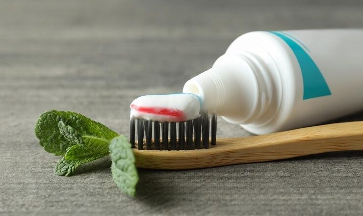 Quels sont les meilleurs dentifrices pour un sourire éclatant et des dents en bonne santé ?