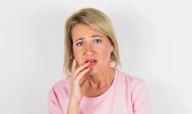 Gencive gonflée : pourquoi ça te fait galérer et comment t’en sortir ?