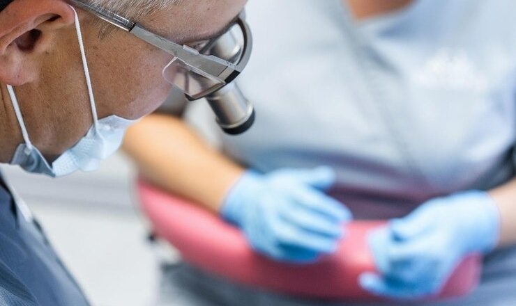 Urgence stomatologie : Comment gérer une crise dentaire en un clin d’œil