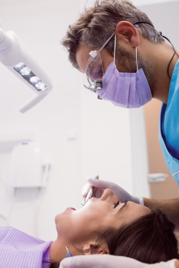 Blanchiment Dentaire Clinique : Le Guide Complet pour un Sourire Éclatant