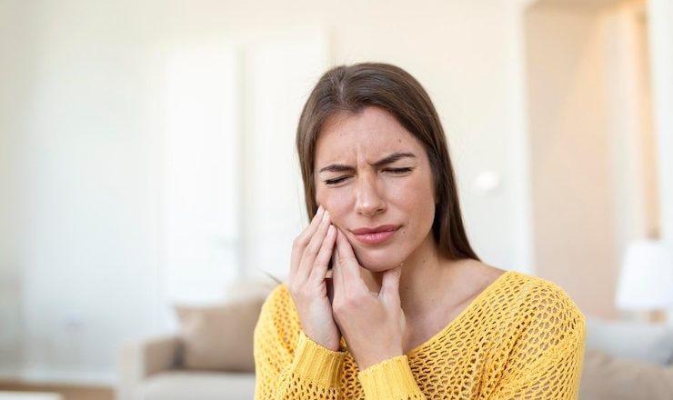 Ta gencive gonflée et douloureuse te fait souffrir ? Voici comment te soulager vite fait !