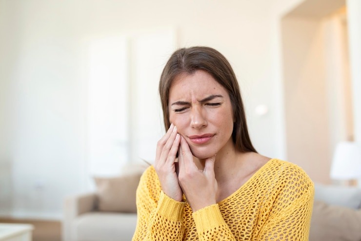 Ta gencive gonflée et douloureuse te fait souffrir ? Voici comment te soulager vite fait !
