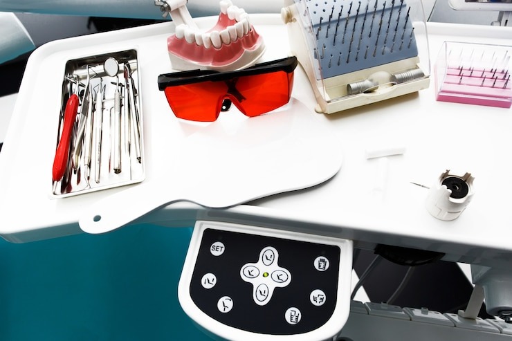 Tout Savoir sur le Matériel de Blanchiment Dentaire : Prix, Types et Astuces