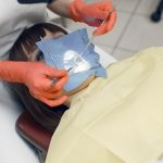 Tout ce que t’as besoin de savoir sur le pansement dentaire : sauve ta dent en attendant le dentiste