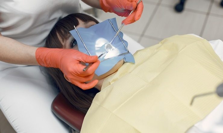 Tout ce que t’as besoin de savoir sur le pansement dentaire : sauve ta dent en attendant le dentiste