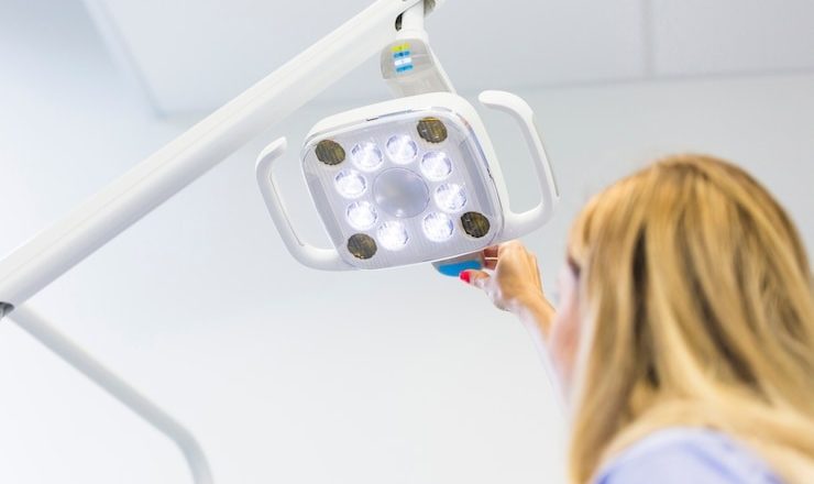 C’est quoi une lampe blanchiment dentaire et pourquoi tout le monde en parle ?