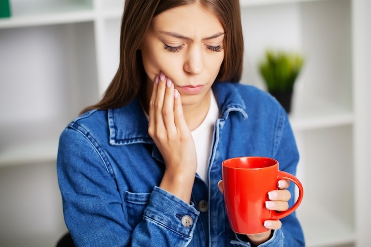Dent sensible au chaud : Pourquoi vos dents vous font grimacer et comment y remédier