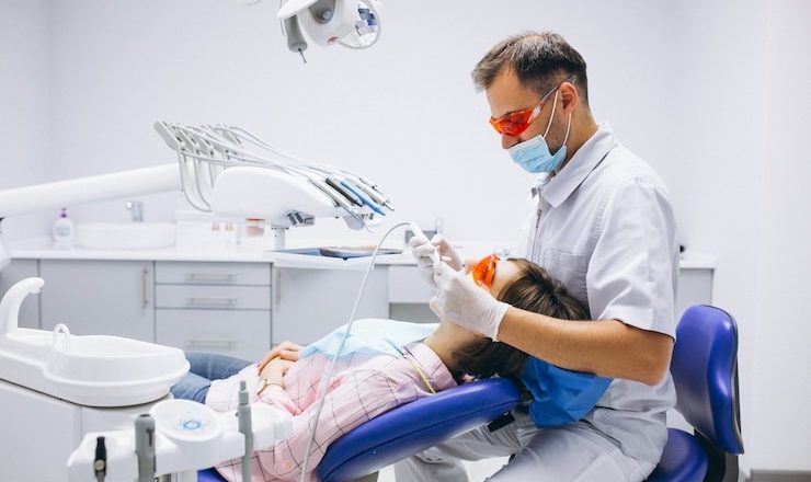 À quoi vous attendre chez le dentiste ? Le guide complet pour une visite sans stress