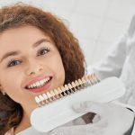 Comment obtenir un sourire éclatant grâce au traitement blanchiment des dents ?