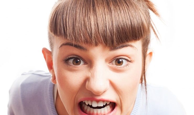 Comment calmer une rage de dents qui vous fait hurler ? Le guide ultime pour retrouver la paix