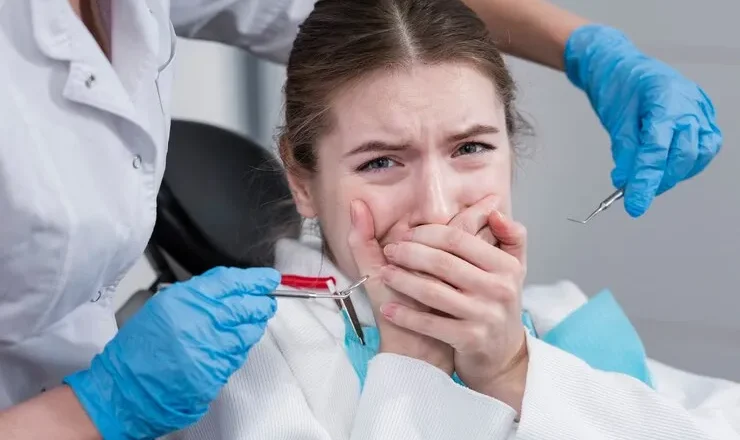 Gencive qui saigne : Tout ce que t’as besoin de savoir pour arrêter de flipper