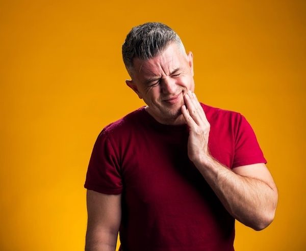 Soulager douleur carie : votre guide pour en finir avec la souffrance dentaire