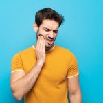 Comment soulager un mal de dent : remèdes maison et astuces qui marchent