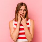 Vous avez un maux de dent qui vous gâche la vie ? Voici tout ce que vous devez savoir pour vous soulager !