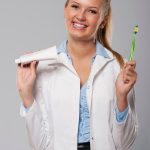 Meilleur blanchiment dentaire pharmacie : Comment retrouver un sourire éclatant sans se ruiner