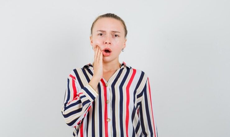 Gencive qui gonfle : Comment calmer l’inflammation et retrouver le sourire