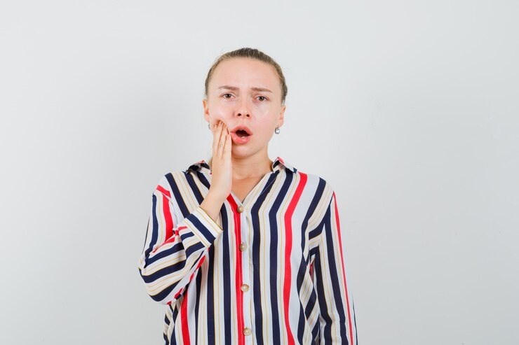 Gencive qui gonfle : Comment calmer l’inflammation et retrouver le sourire
