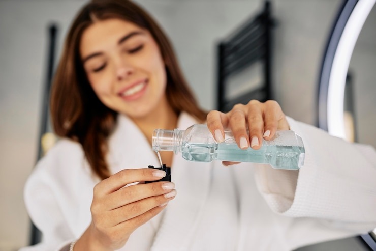 Vous cherchez une bouche fraîche comme la menthe ? Tout sur le rince bouche !