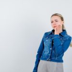 T’as un mal de gencive qui te pourrit la vie ? Voici tout ce que t’as besoin de savoir !