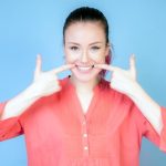 Comment soigner une gencive qui remonte : tout ce que vous devez savoir