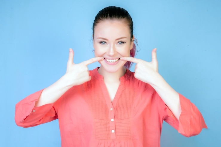 Comment soigner une gencive qui remonte : tout ce que vous devez savoir