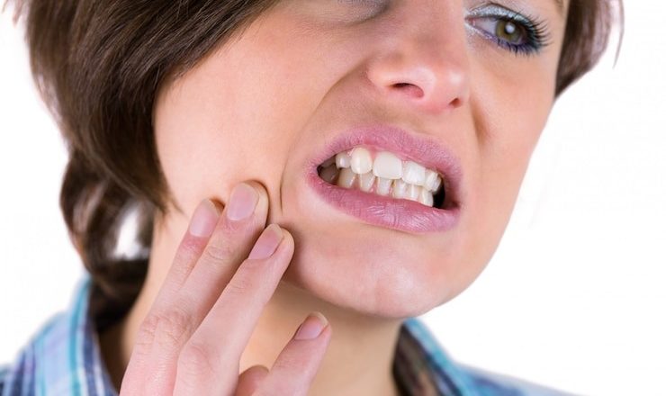 Gencive qui saigne : pourquoi ça arrive et comment t’en sortir ?