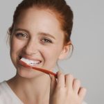 Blanchir les dents avec du bicarbonate : Le guide ultime pour un sourire éclatant