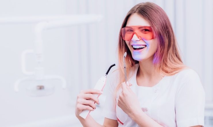 Vous rêvez d’un sourire éclatant ? Tout ce qu’il faut savoir sur le blanchiment dentaire gouttière dentiste