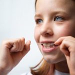 Comment gérer une gencive qui descend et retrouver un sourire au top