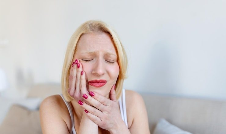 Gencive gonflée douloureuse : pourquoi ça fait mal et comment y remédier ?