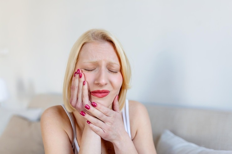 Gencive gonflée douloureuse : pourquoi ça fait mal et comment y remédier ?