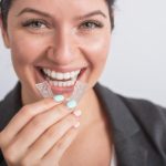 Tout sur la gouttière de blanchiment : prix, astuces et conseils pour un sourire éclatant