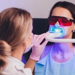 Vous voulez un sourire de star sans casser la tirelire ? Tout sur le blanchiment dentaire pas cher !