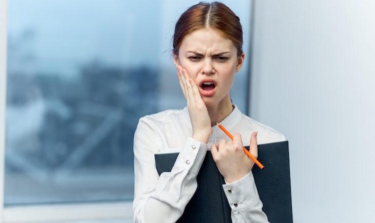 Douleur dent que faire : Le méga guide pour soulager vos maux de dents et retrouver le sourire