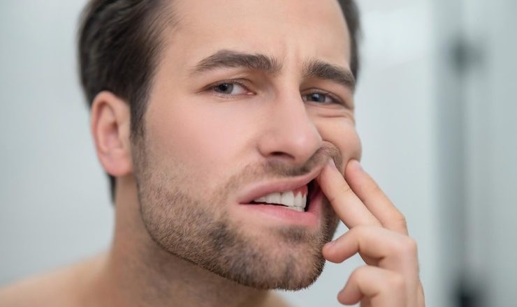 Que faire si vous avez une gencive infectée ? Tout ce que vous devez savoir