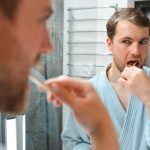 Comment calmer une rage de dents : des solutions rapides et efficaces pour arrêter la douleur