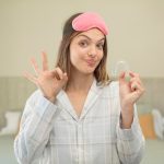 Vous rêvez de dents plus blanches sans quitter votre canapé ? Découvrez le blanchiment dentaire à la maison !