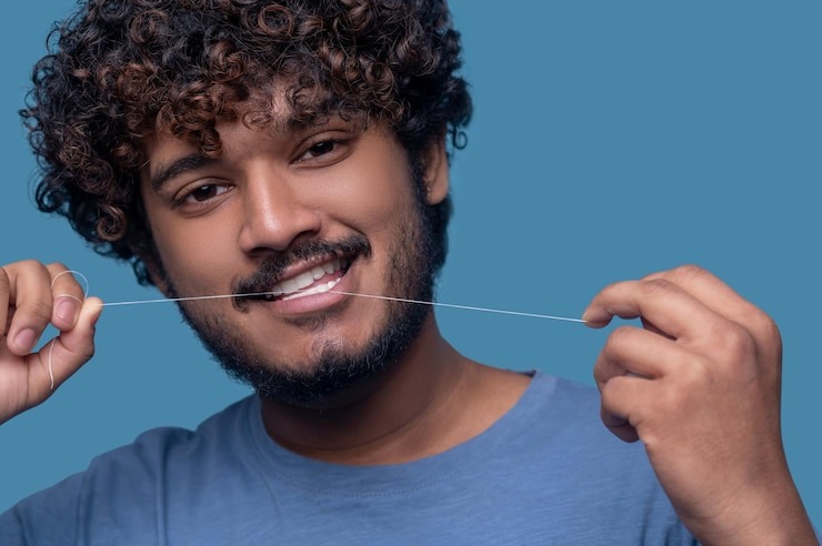 Comment booster ton hygiène dentaire avec la soie dentaire et grimper en haut de Google