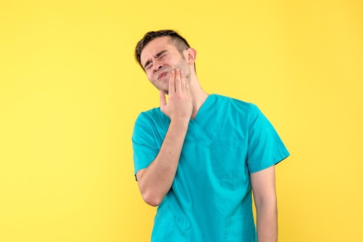 T’as mal aux dents ? Les meilleurs remèdes mal de dent pour te soulager vite fait !