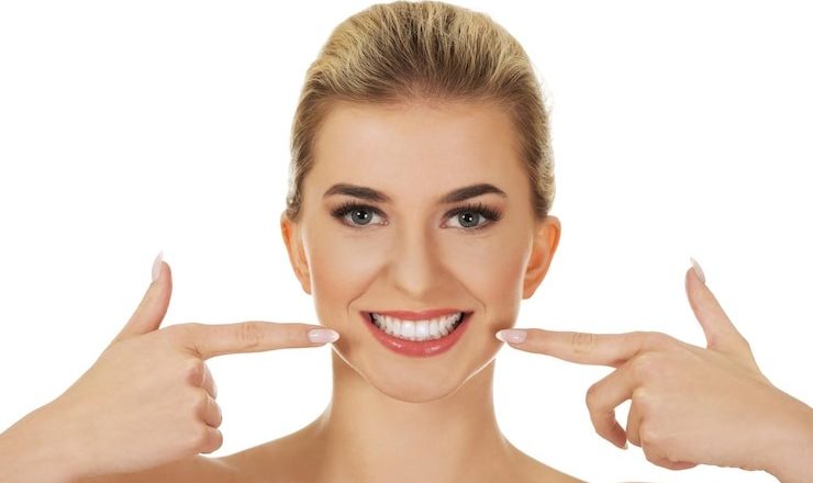 Comment choisir et entretenir une fausse dent blanche pour un sourire au top