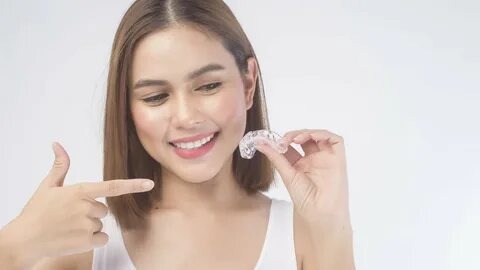 Comment obtenir un sourire éclatant avec Invisalign et le blanchiment dentaire ?